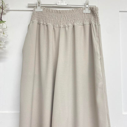 Devon: Lightweight wide leg trousers with pockets. One size: 14-22