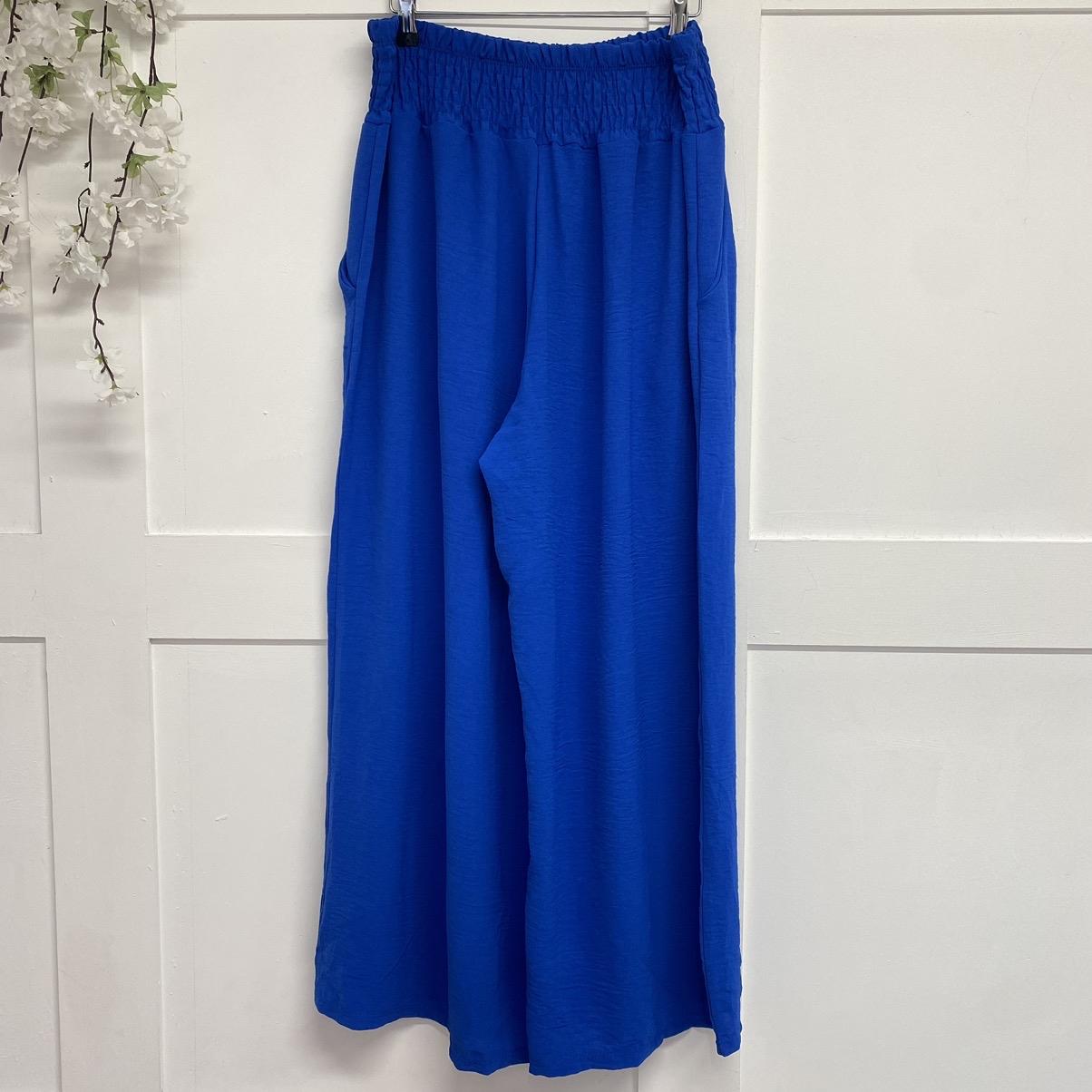 Devon: Lightweight wide leg trousers with pockets. One size: 14-22