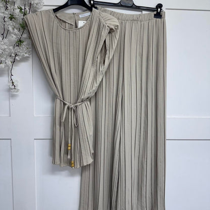 Shirlie: Two piece pleated co-ord set. One size 14-24