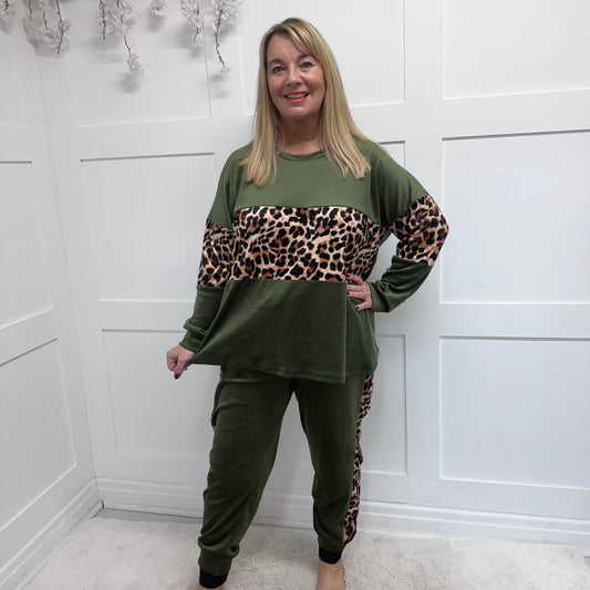 Gigi: Velour leopard print loungewear set. One Sz: 16-20