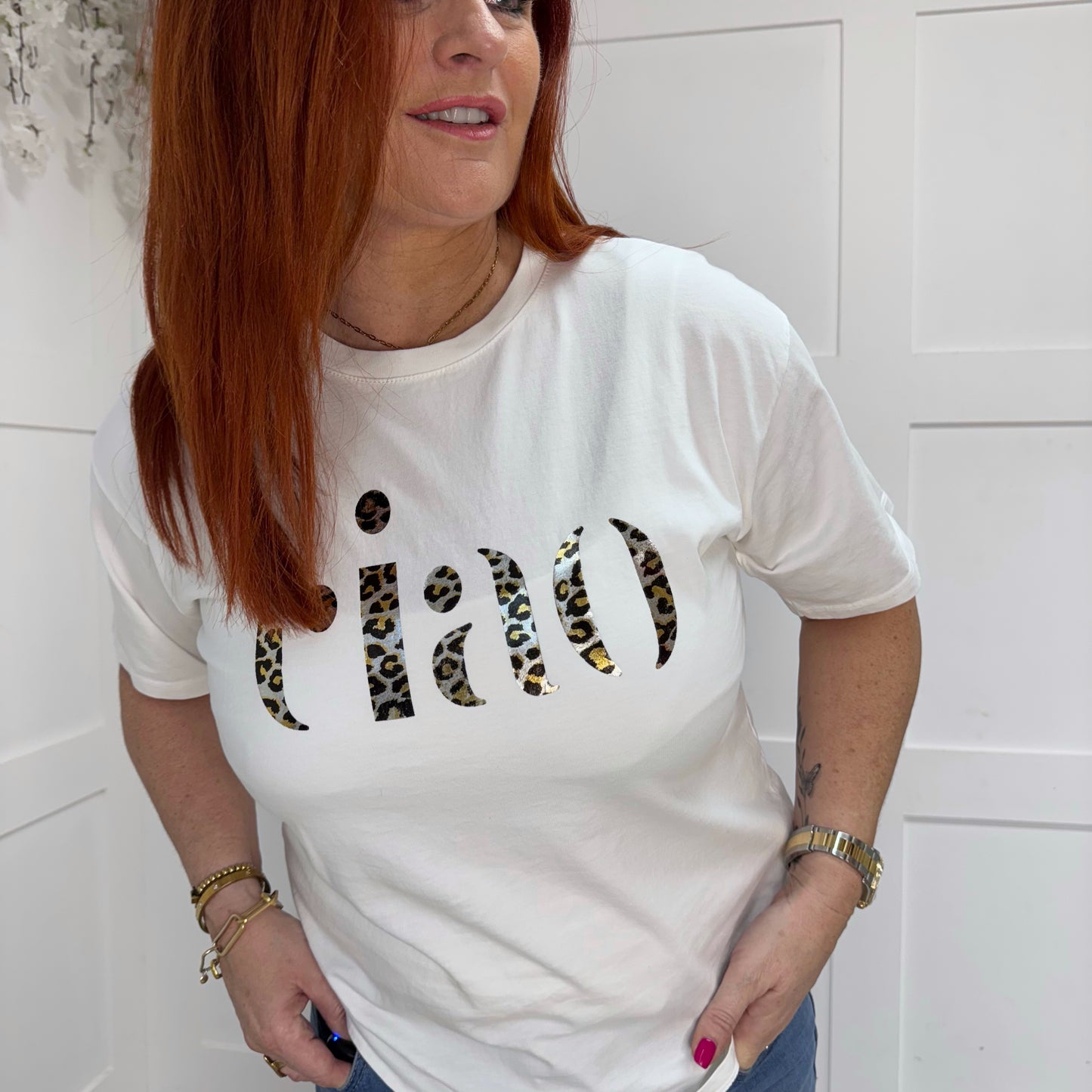 Cici: White leopard print Ciao logo T shirt. One size: 10-16